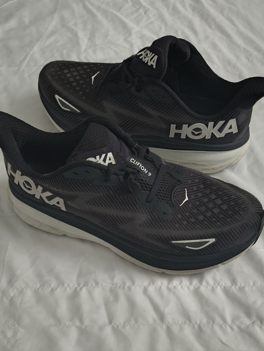 HOKA Clifton 9 Men's Running Shoes - Black And White Size 11.5